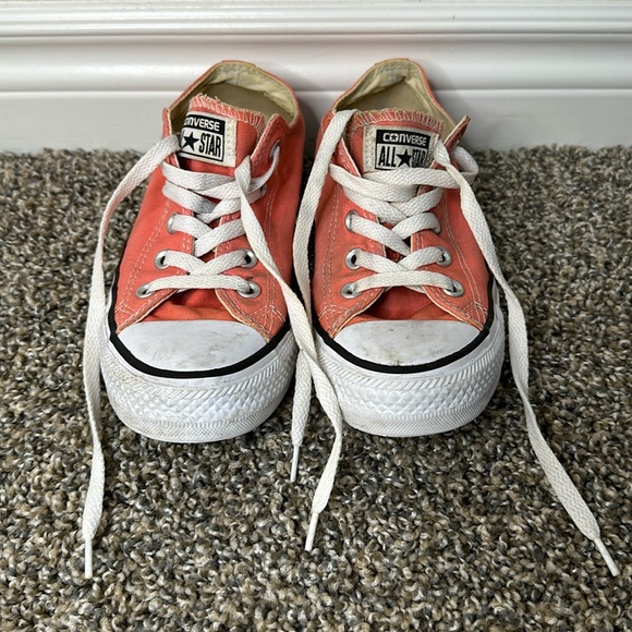 Converse Women’s All Star Chucks Size 6 (men’s 4) Pink - Picture 1 of 6